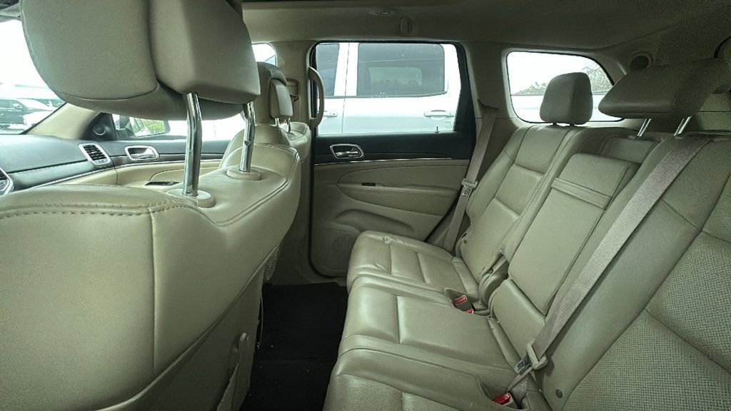 Used 2017 Jeep Grand Cherokee Limited w/ Luxury Group II image 6