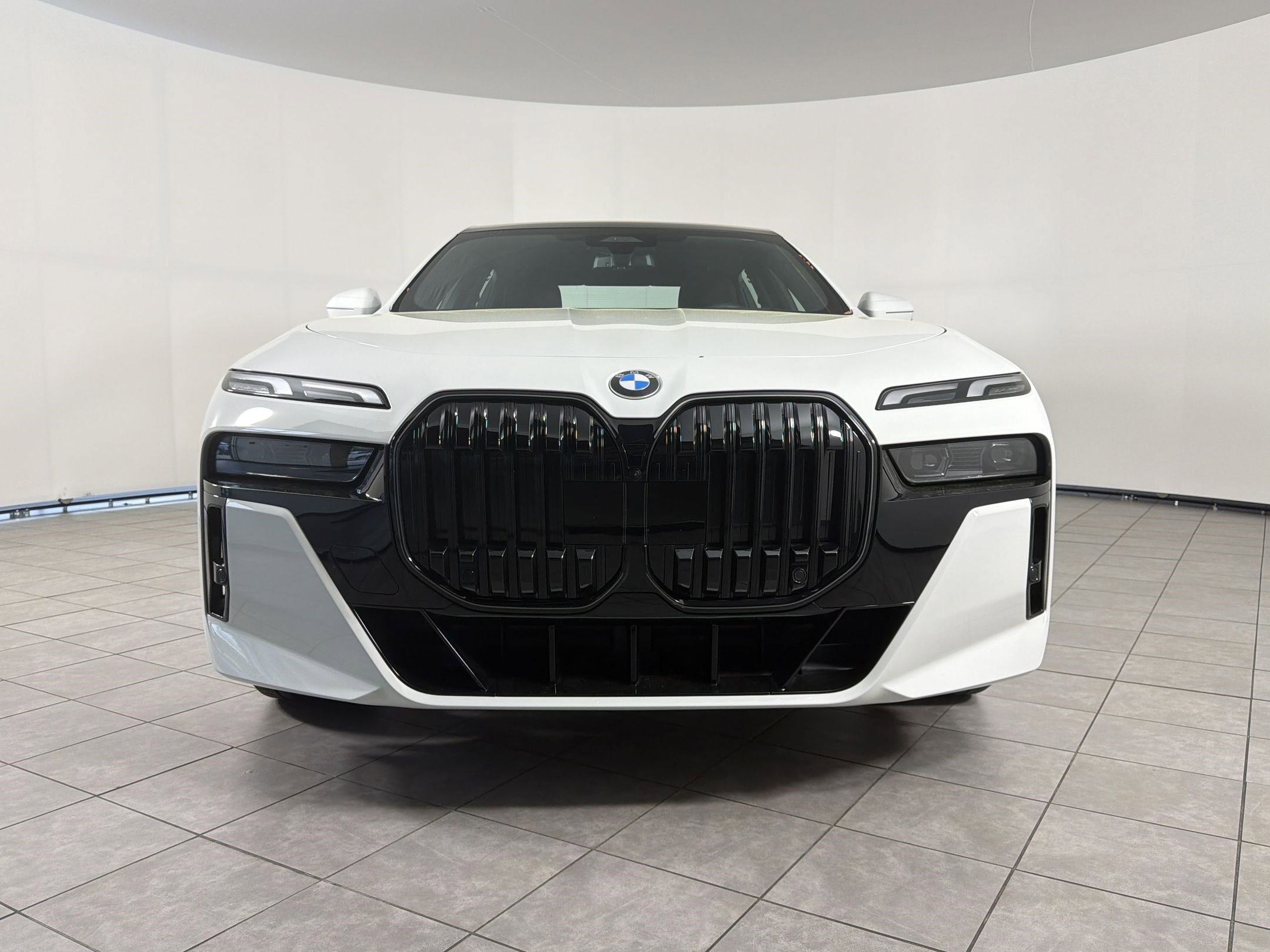 Certified 2025 BMW 740i w/ Premium Package image 6