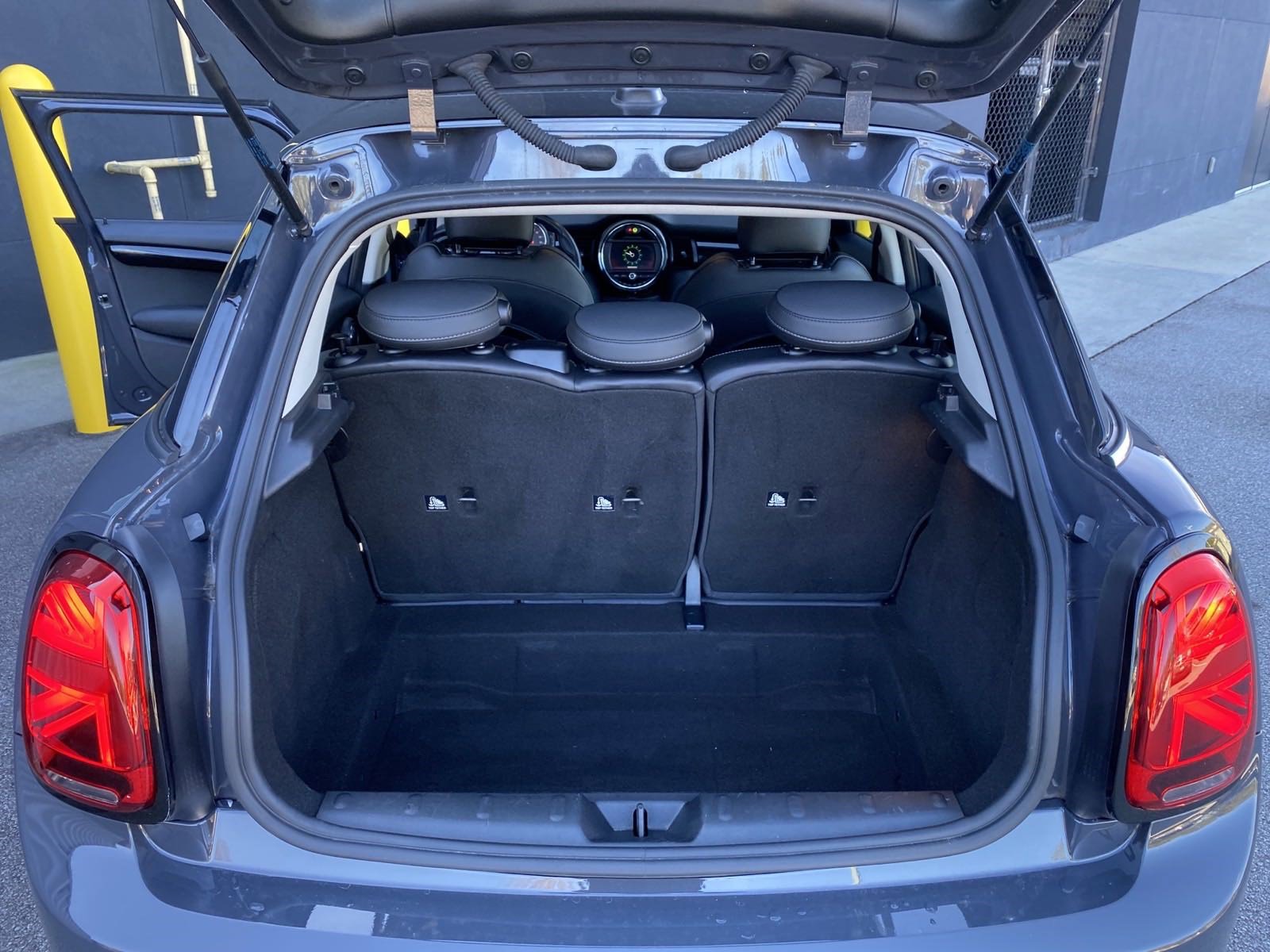 Used 2021 MINI Cooper S w/ Premium Package image 31