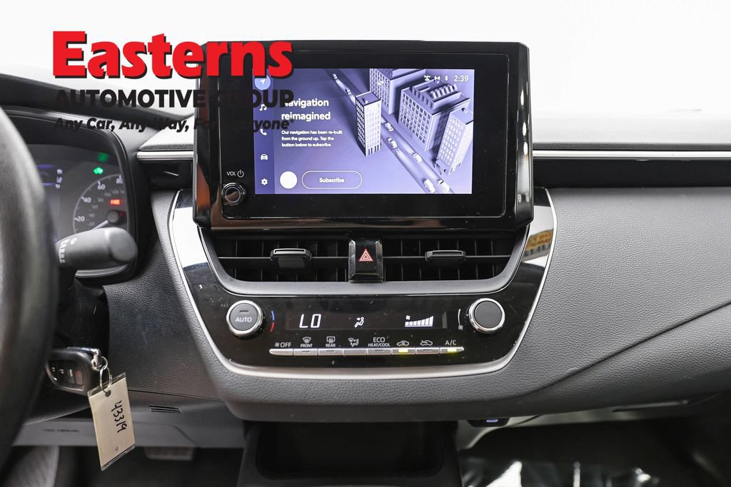 Used 2025 Toyota Corolla LE FWD image 11