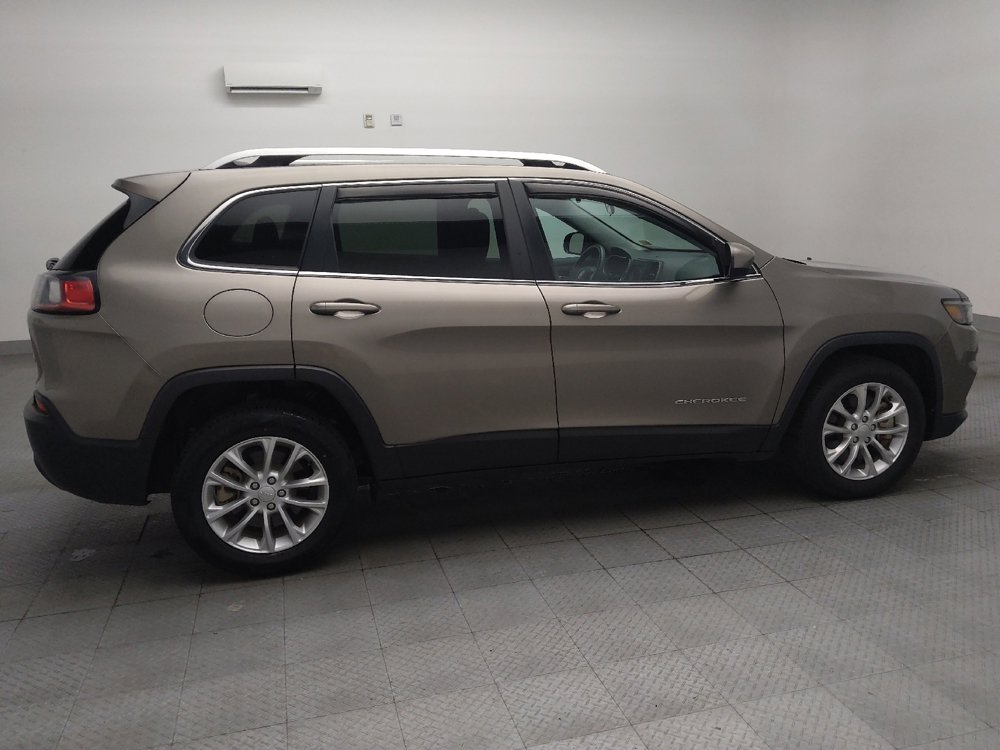 Used 2019 Jeep Cherokee Latitude w/ Cold Weather Group FWD image 10