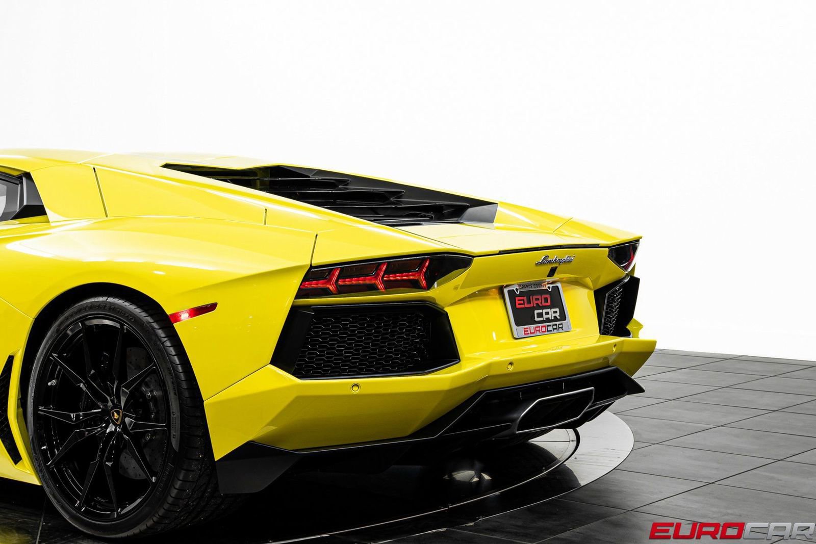 Used 2015 Lamborghini Aventador LP 700-4 image 15