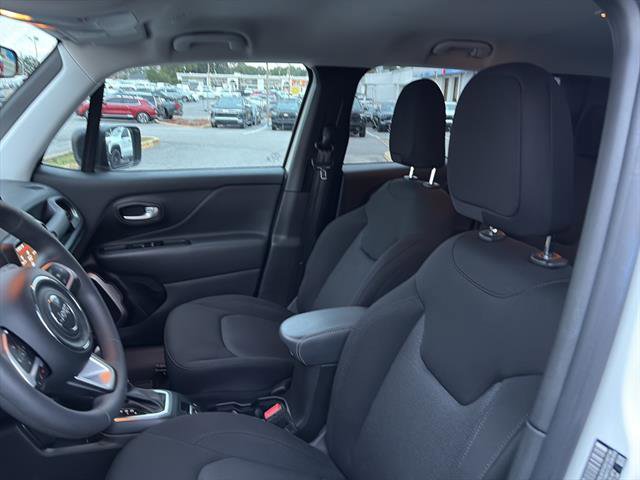 Used 2023 Jeep Renegade Latitude AWD/4WD image 13