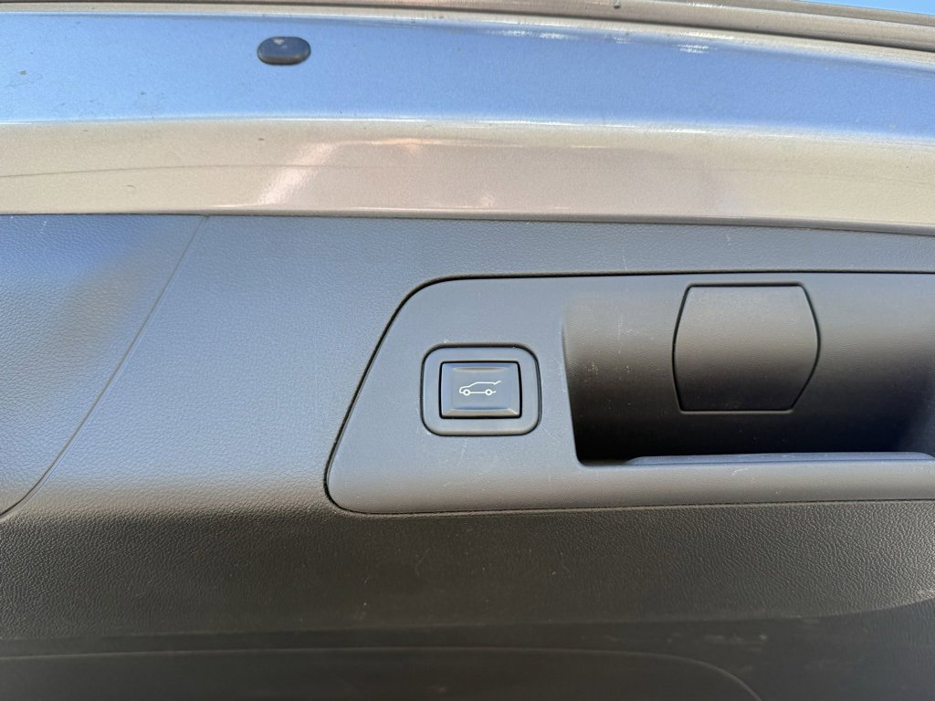 Used 2022 Buick Envision Essence w/ Technology Package II image 6