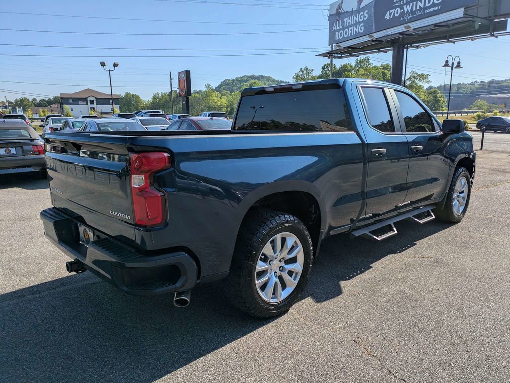 Used 2020 Chevrolet Silverado 1500 Custom w/ Custom Value Package RWD image 4