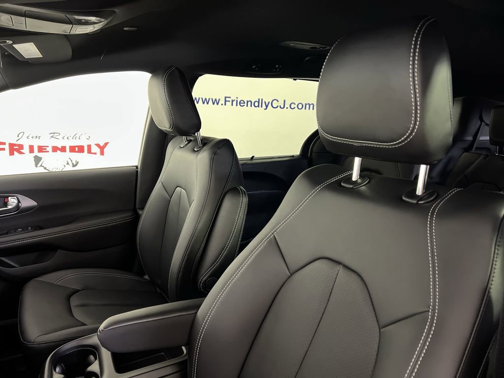 New 2026 Chrysler Pacifica Select image 11