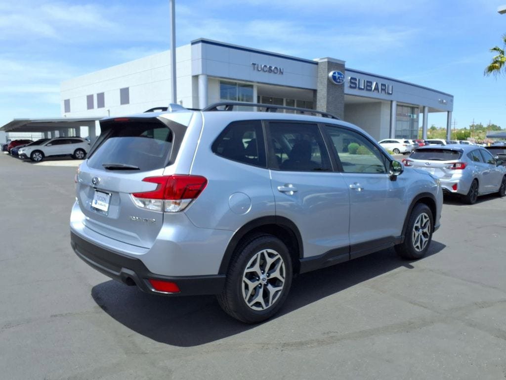 Used 2023 Subaru Forester Premium AWD/4WD image 10