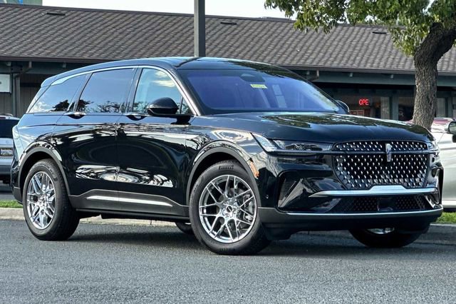 Used 2024 Lincoln Nautilus Premier w/ Equipment Group 102A image 2