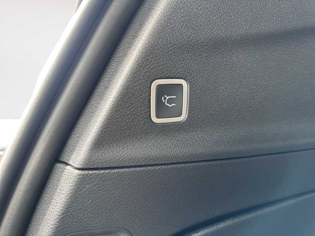 New 2026 Chrysler Voyager LX FWD image 14