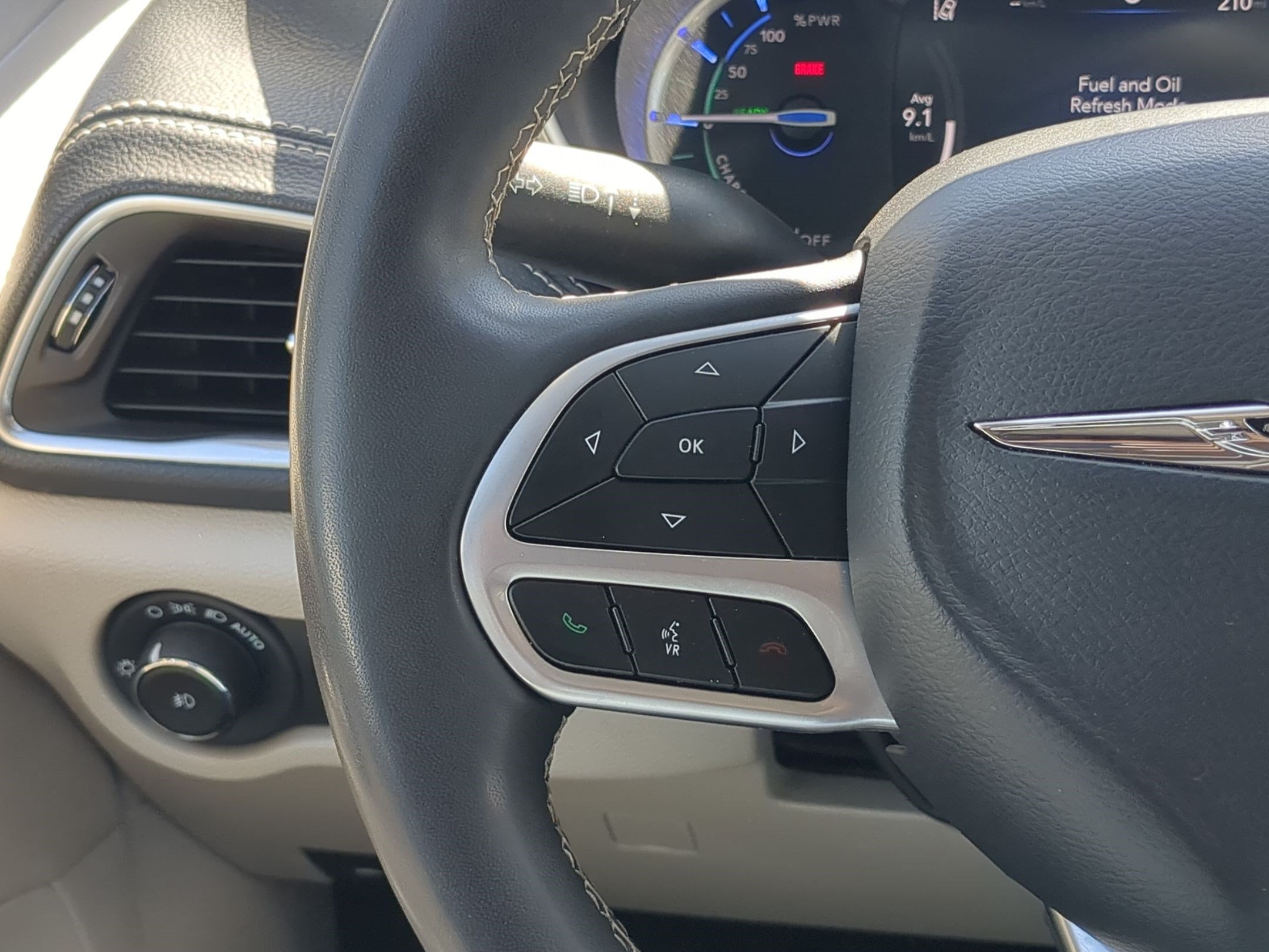 Used 2023 Chrysler Pacifica Limited FWD image 19