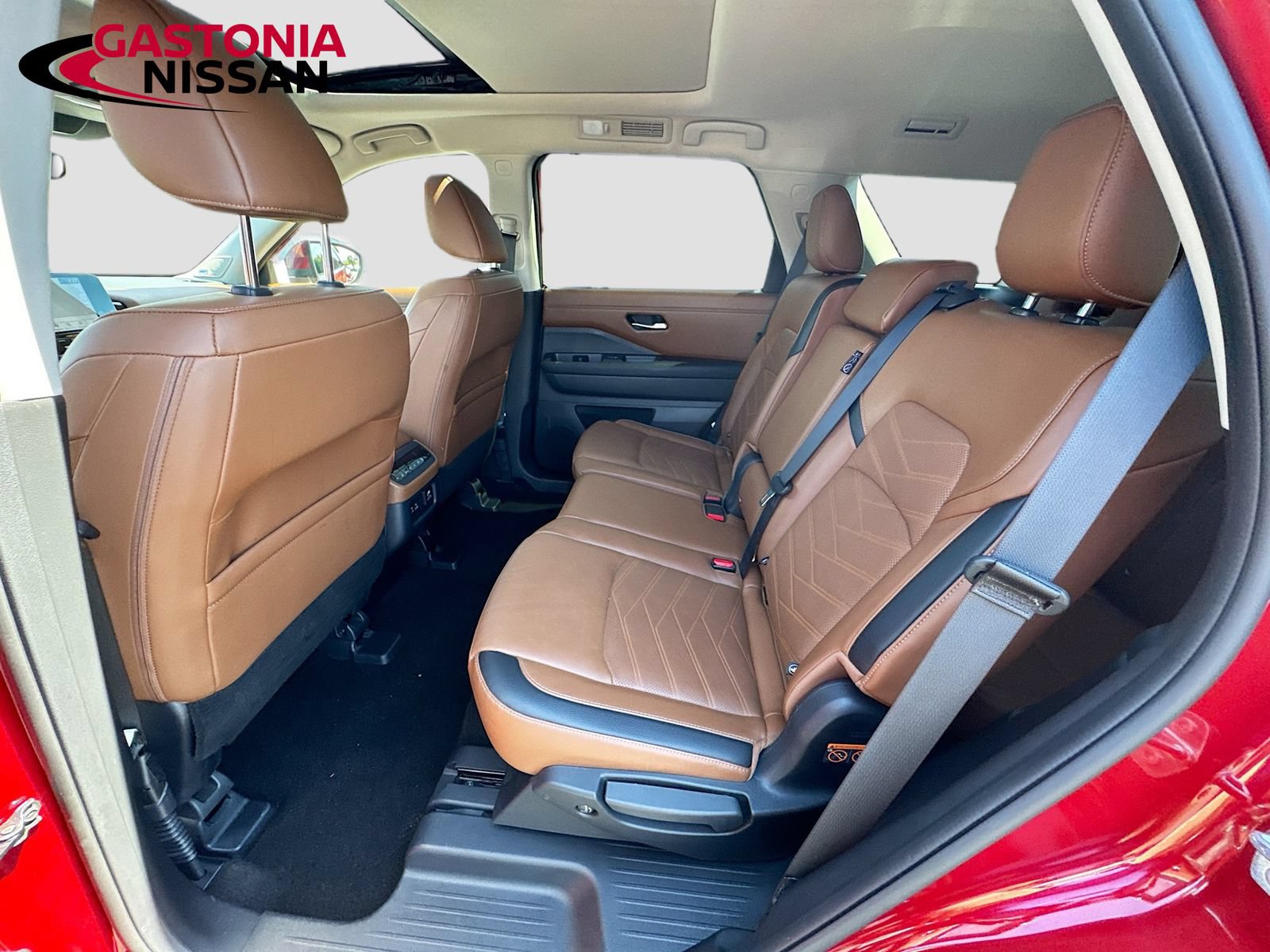 Used 2024 Nissan Pathfinder Platinum w/ Cargo Package FWD image 32