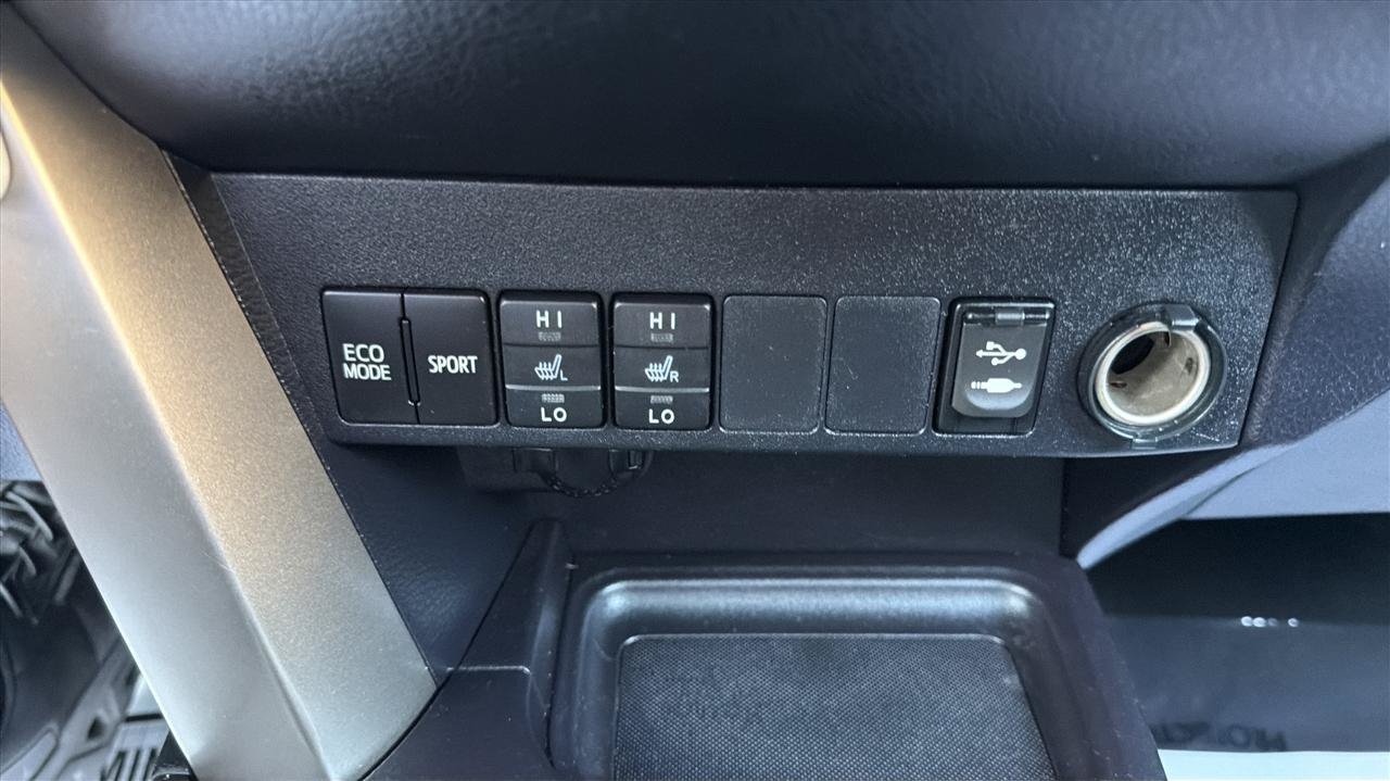 Used 2015 Toyota RAV4 Limited w/ Technology Package AWD/4WD image 29