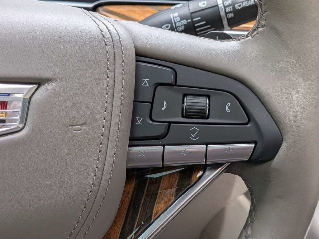 Certified 2023 Cadillac Escalade Premium Luxury Platinum w/ LPO, Radiant Package AWD/4WD image 32