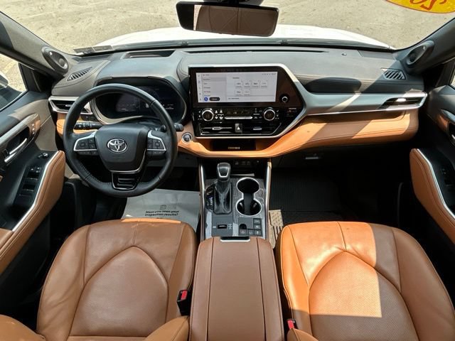 Certified 2025 Toyota Highlander Platinum AWD/4WD image 56