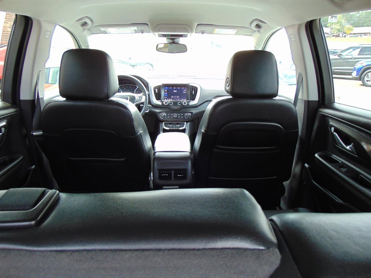 Used 2023 GMC Terrain SLT image 12