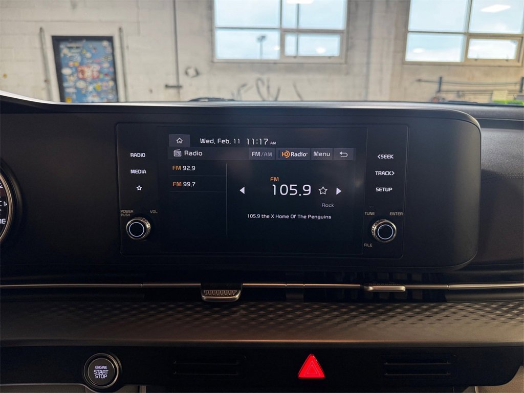 Used 2023 Kia Carnival LX image 17