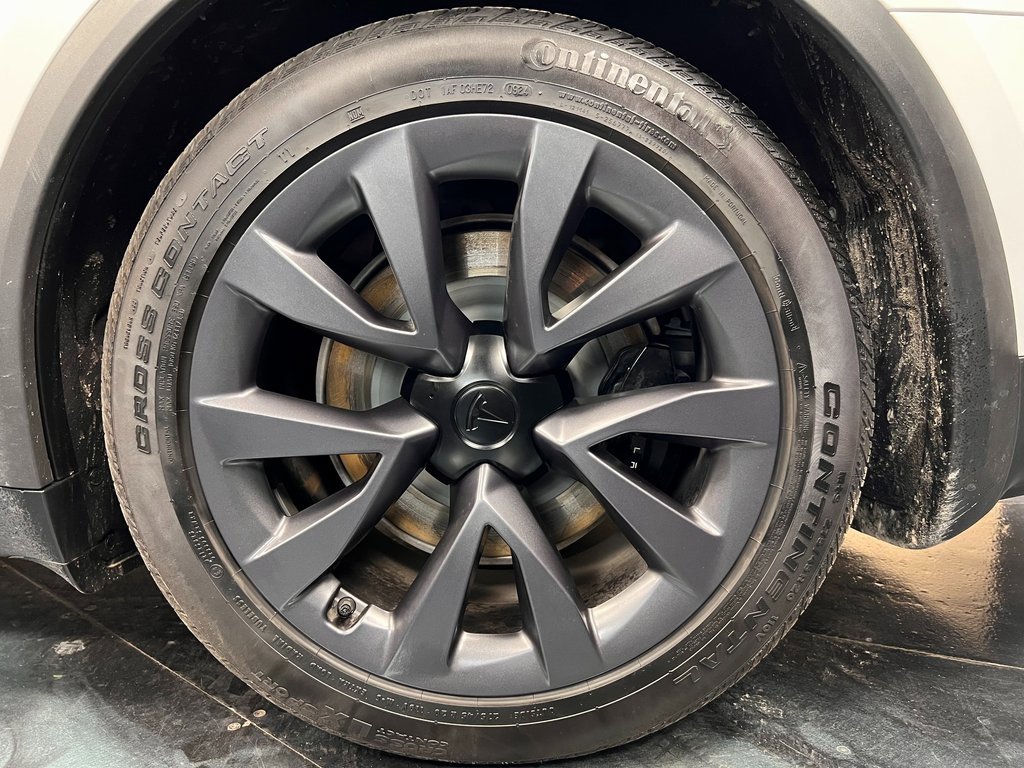 Used 2025 Tesla Model X image 22