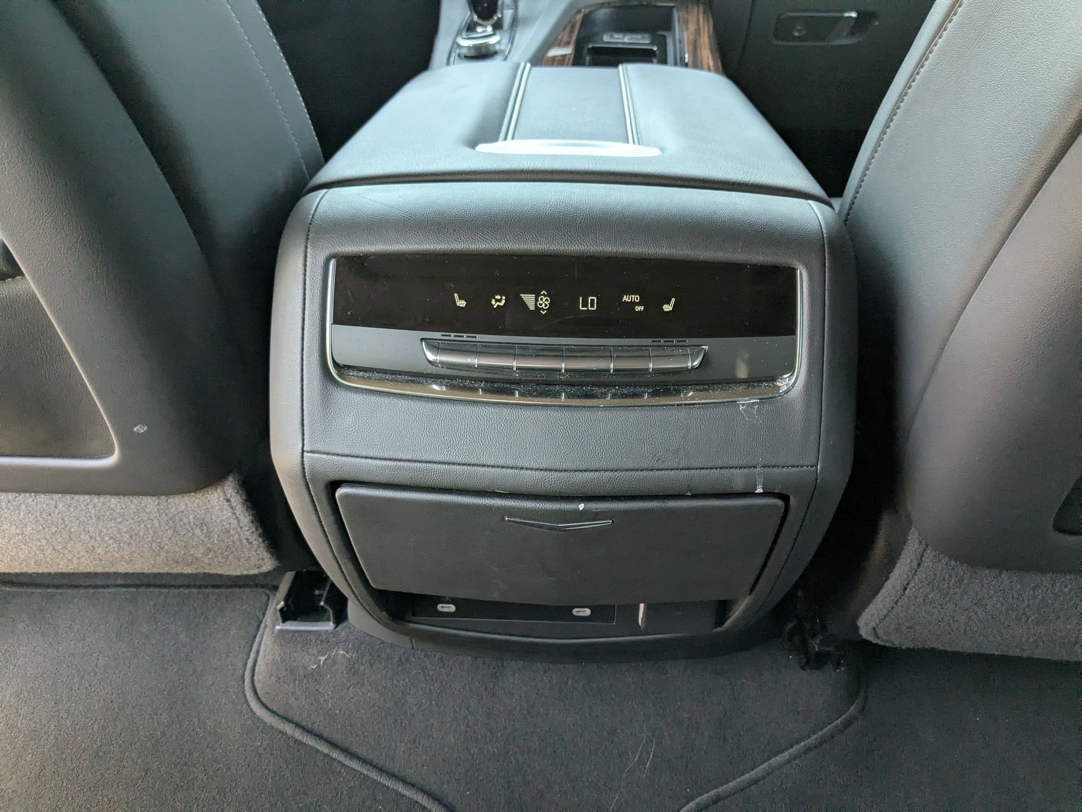 Used 2023 Cadillac Escalade Premium Luxury image 22