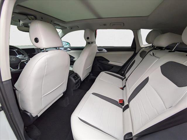 New 2025 Volkswagen Taos SE image 18