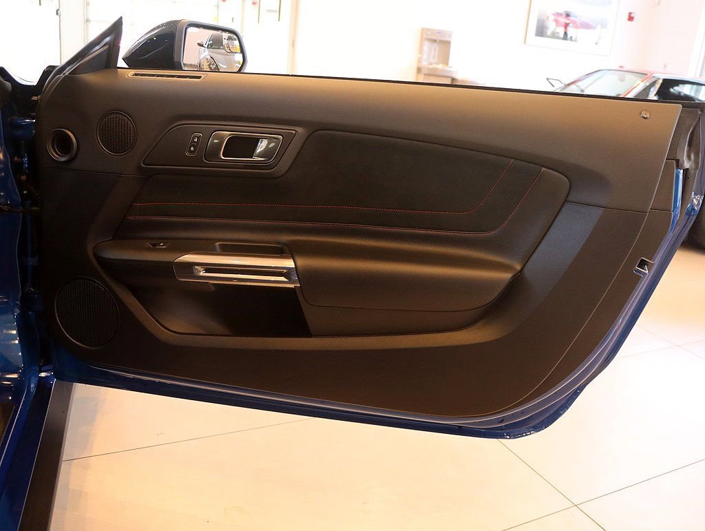 Used 2017 Ford Mustang Shelby GT350R w/ GT350R Equipment Group 920A image 54