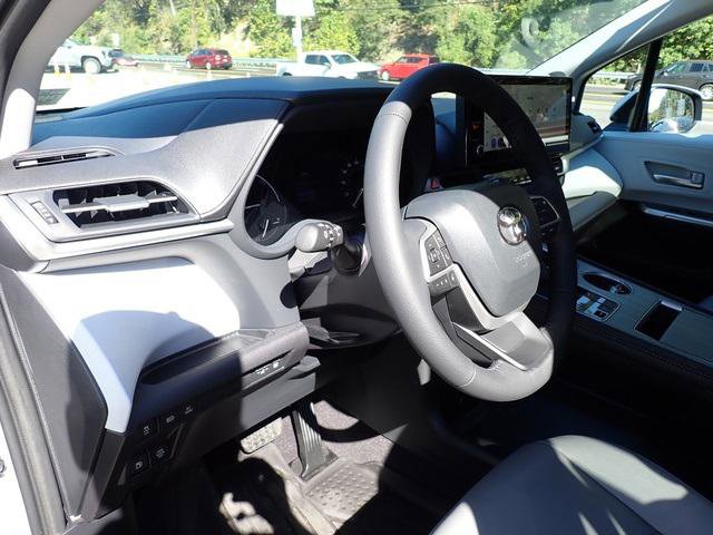 Certified 2025 Toyota Sienna XLE image 14