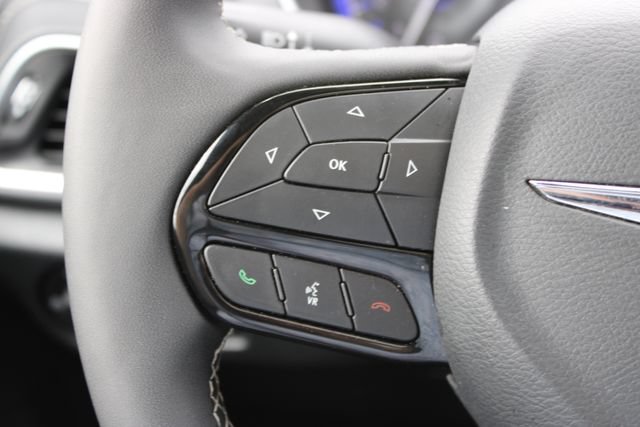 Used 2025 Chrysler Pacifica Limited FWD image 24