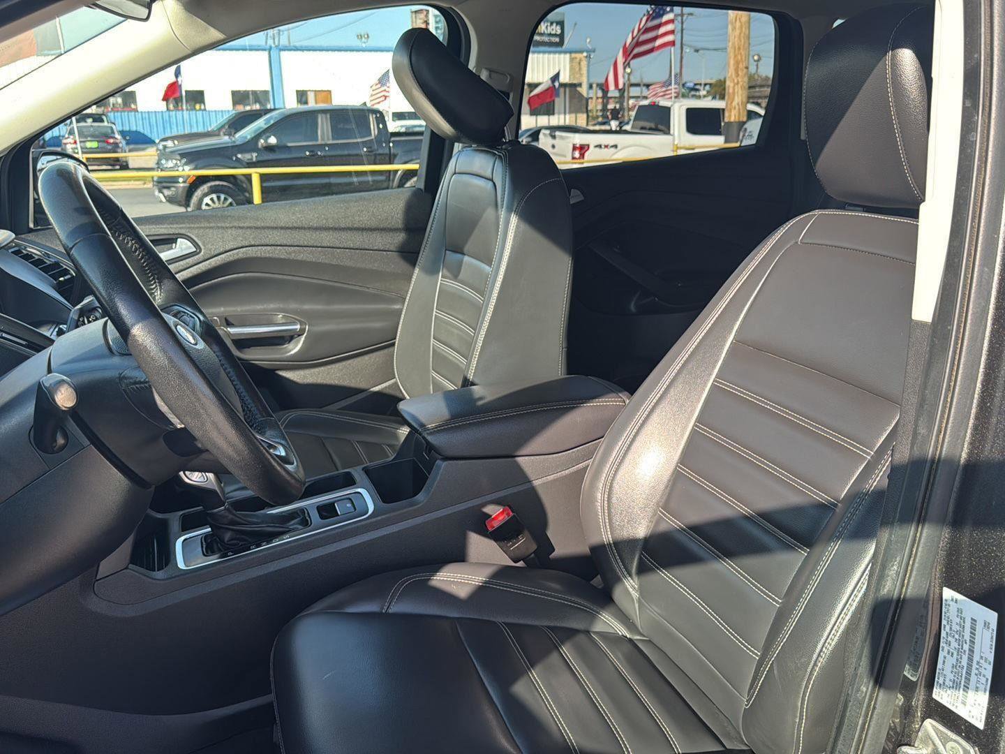 Used 2019 Ford Escape SEL image 12