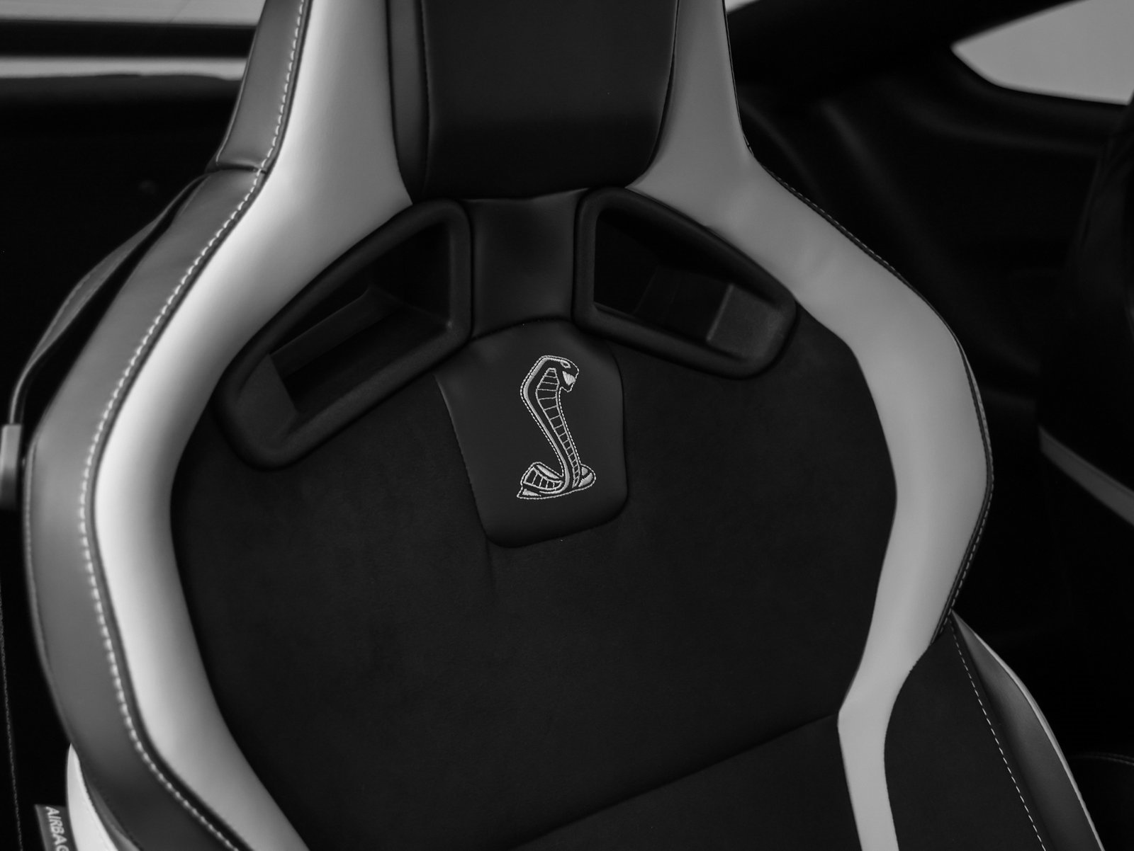 Used 2020 Ford Mustang Shelby GT500 w/ Carbon Fiber Track Pack image 42