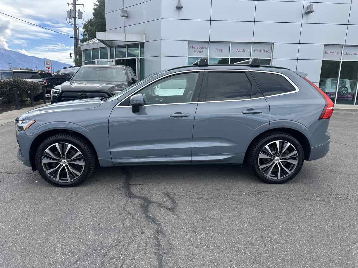Used 2022 Volvo XC60 B5 Momentum w/ Climate Package image 2