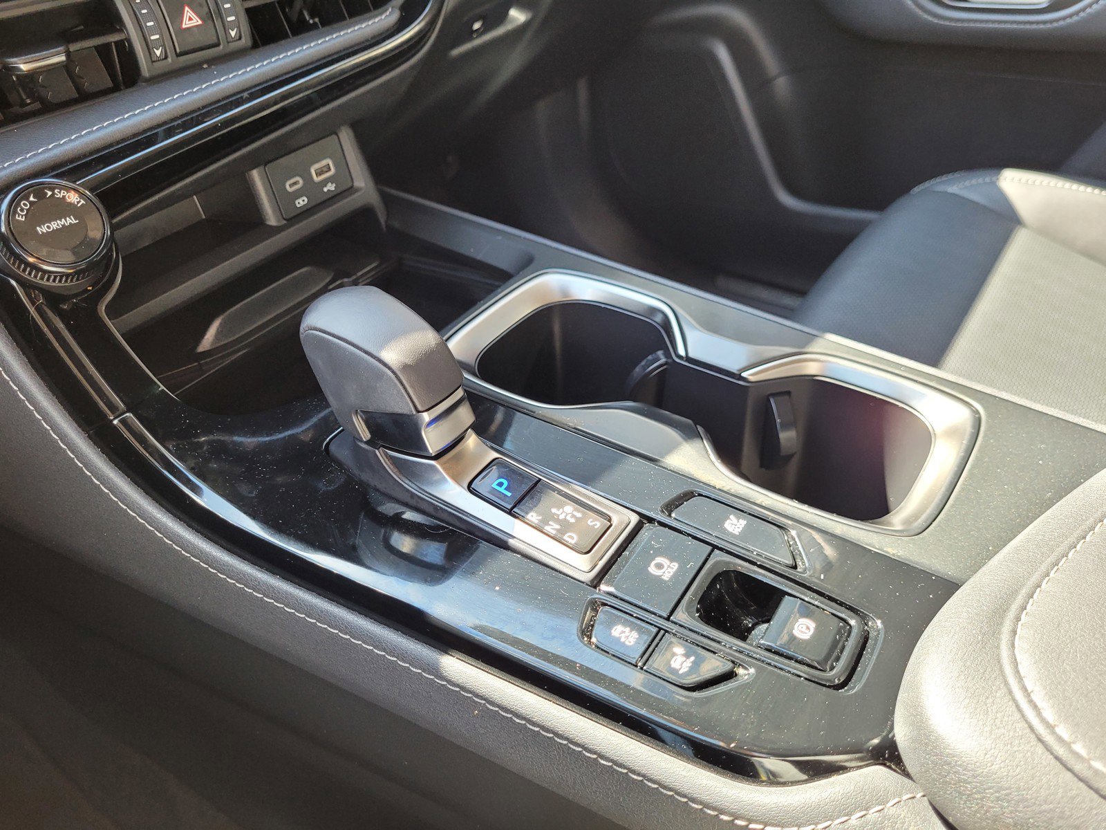 Certified 2025 Lexus NX 350h AWD w/ Cold Area Package image 16