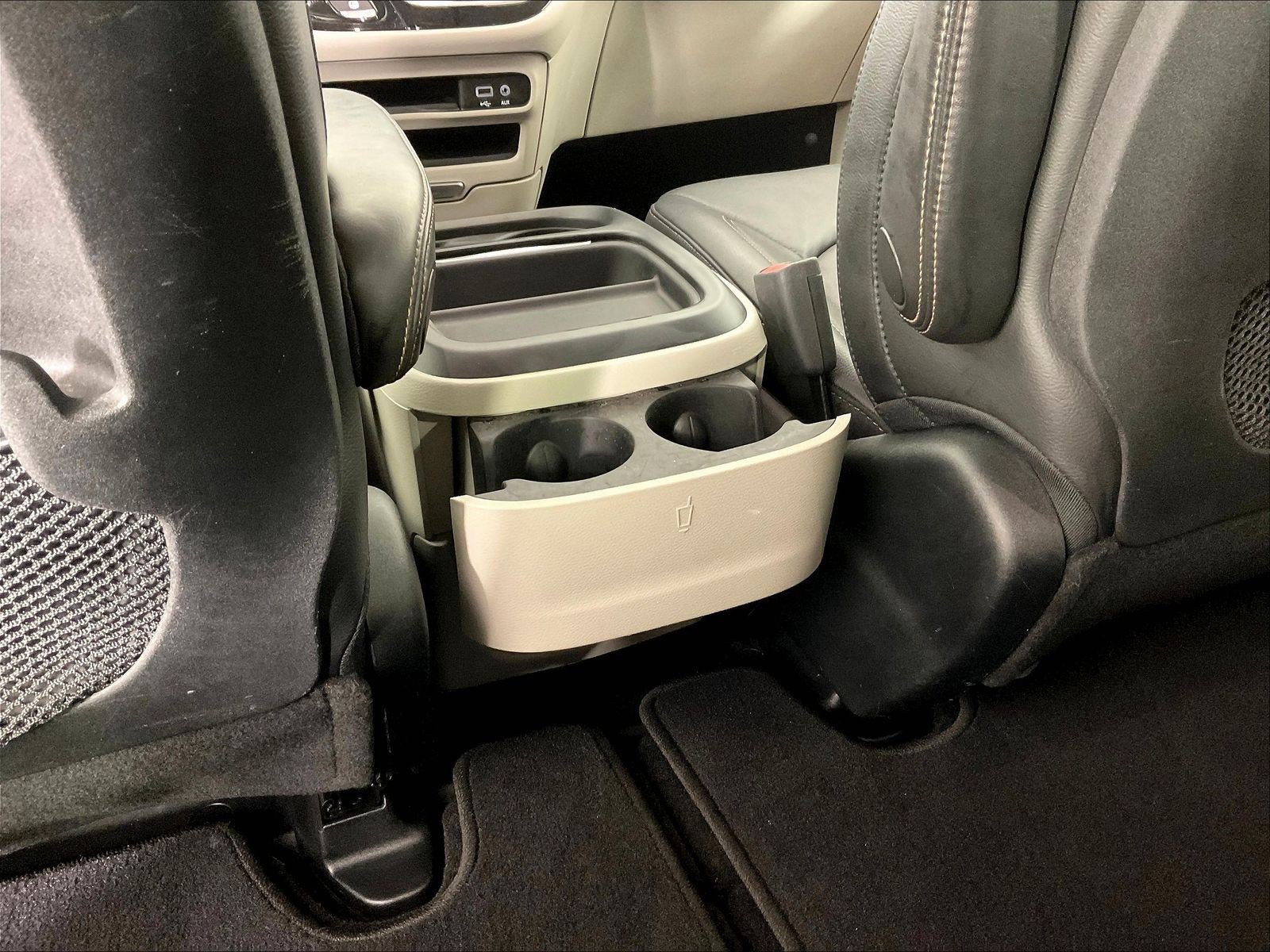 Used 2017 Chrysler Pacifica Touring-L FWD image 10