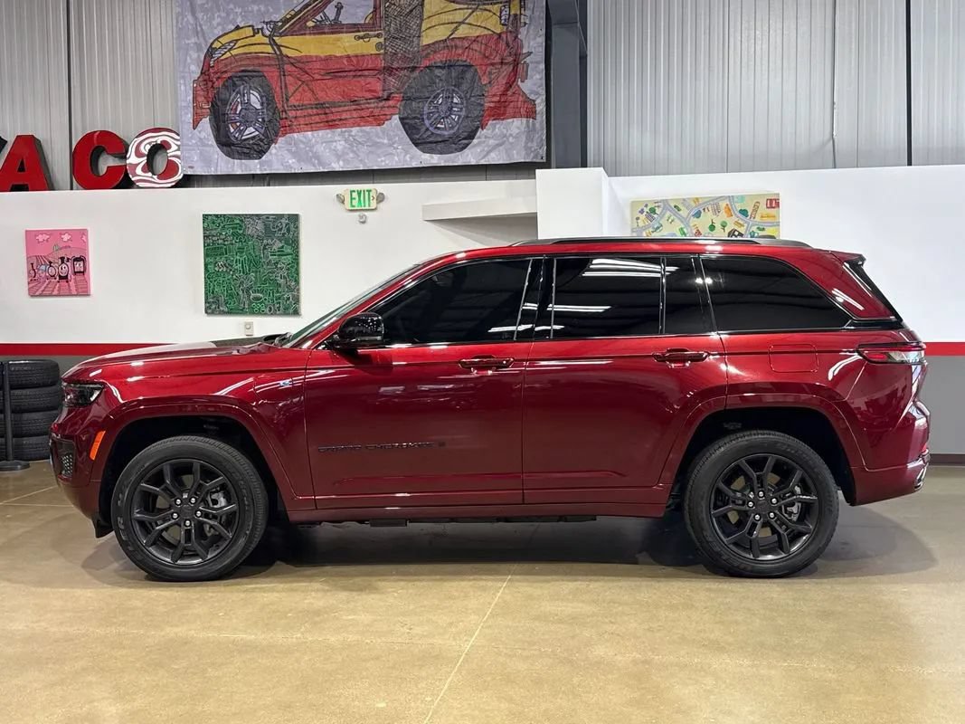 Used 2023 Jeep Grand Cherokee 30th Anniversary AWD/4WD image 4