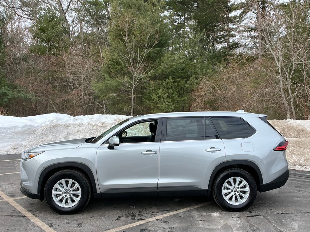 Used 2025 Toyota Grand Highlander AWD image 2