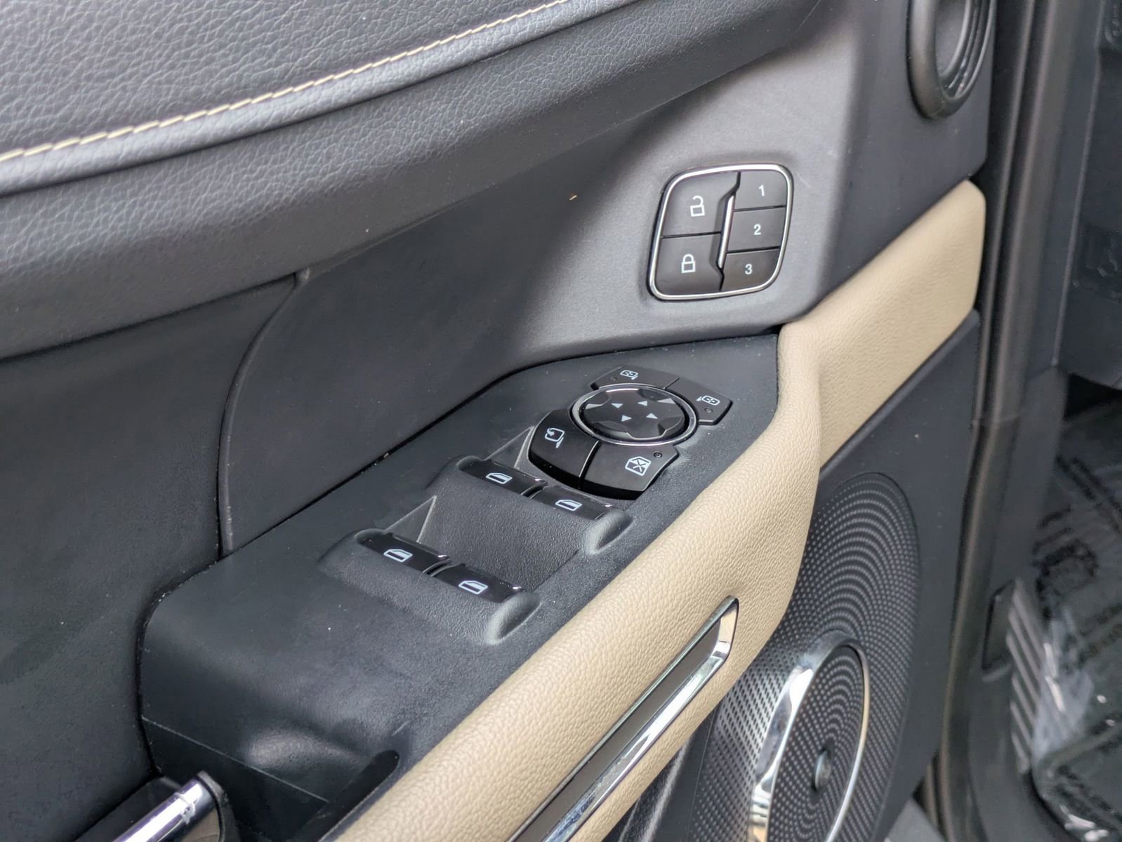 Used 2024 Ford Expedition Max Limited image 12