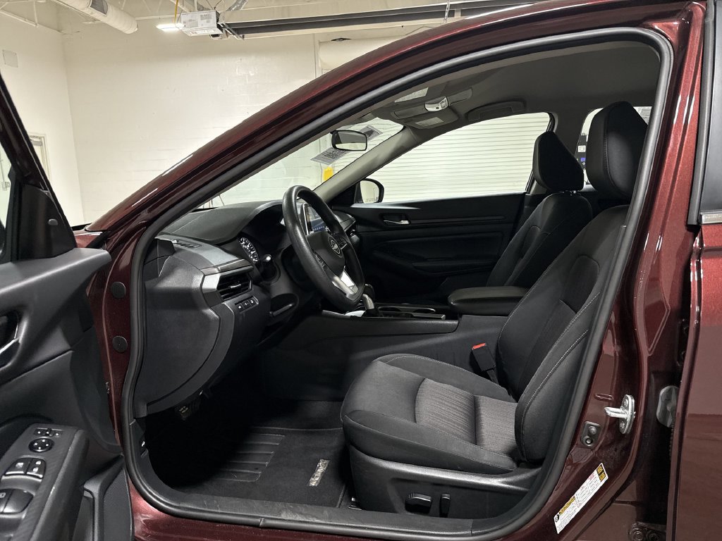 Used 2024 Nissan Altima 2.5 SV FWD image 19
