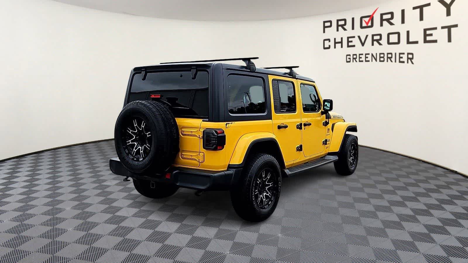 Used 2018 Jeep Wrangler Unlimited Sahara AWD/4WD image 8