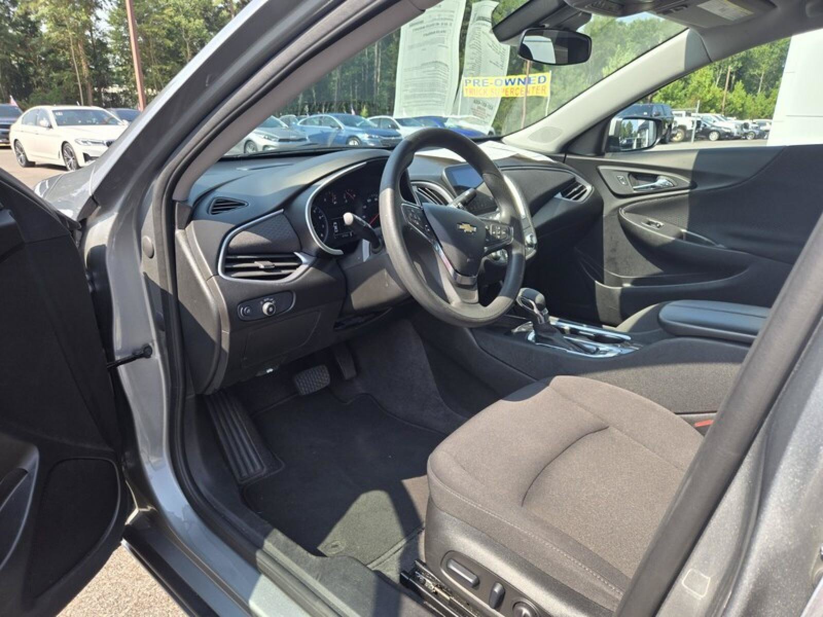 Used 2025 Chevrolet Malibu LT FWD image 16