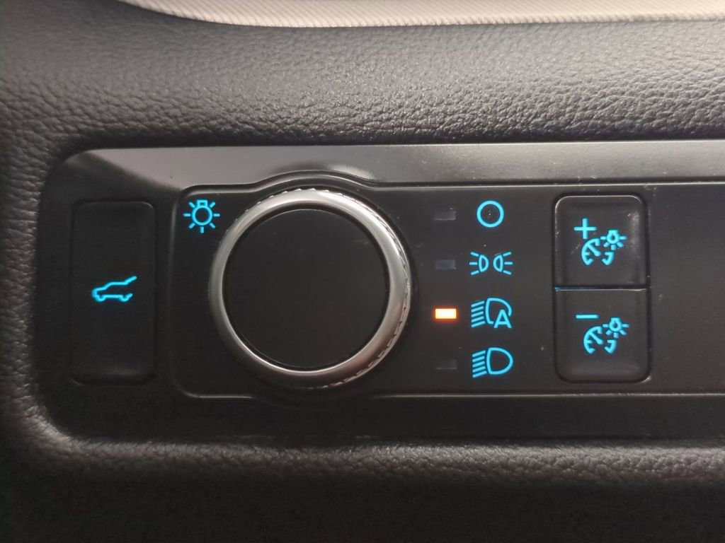 Used 2020 Ford Explorer XLT image 28