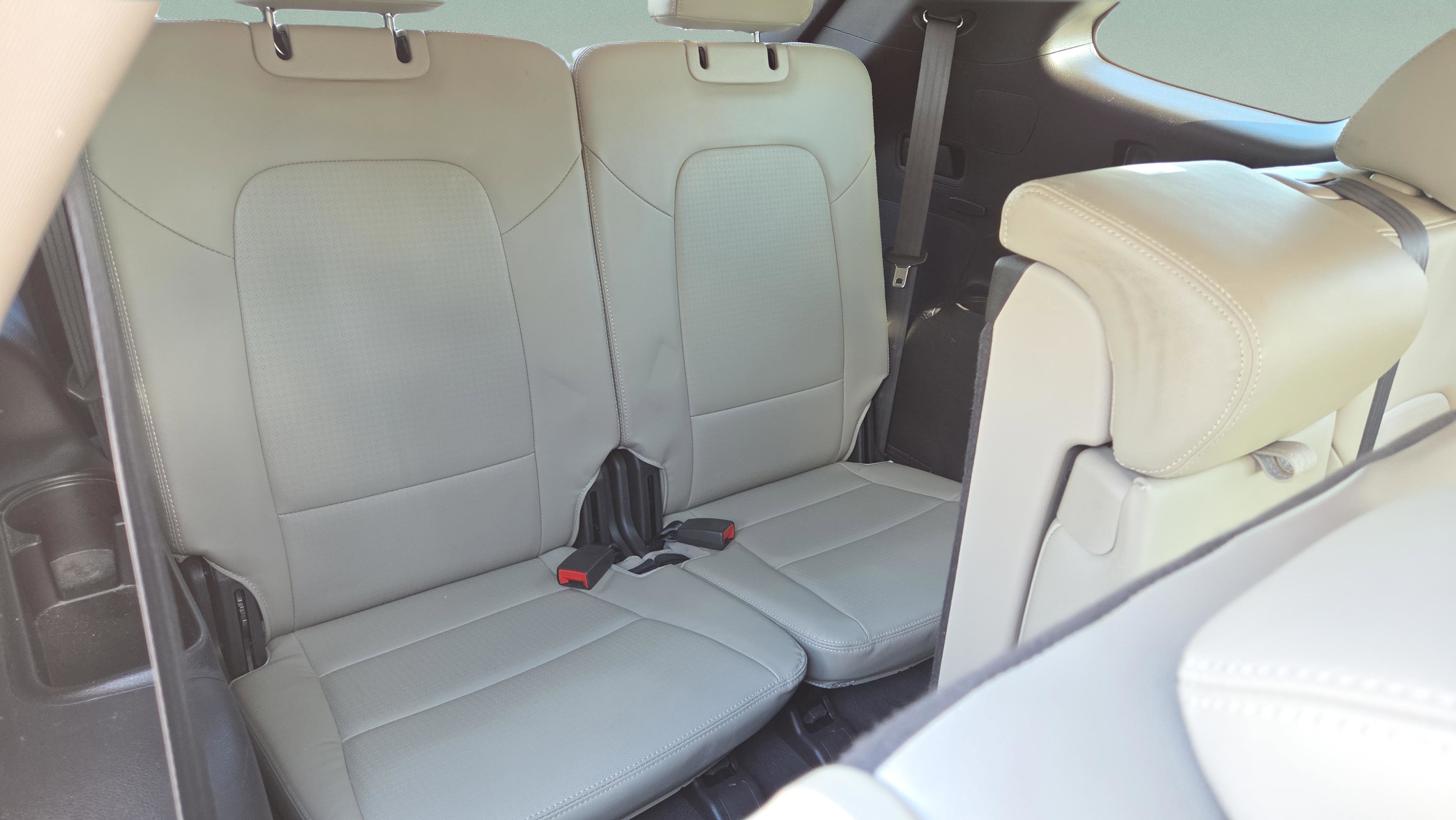 Used 2014 Hyundai Santa Fe GLS image 25