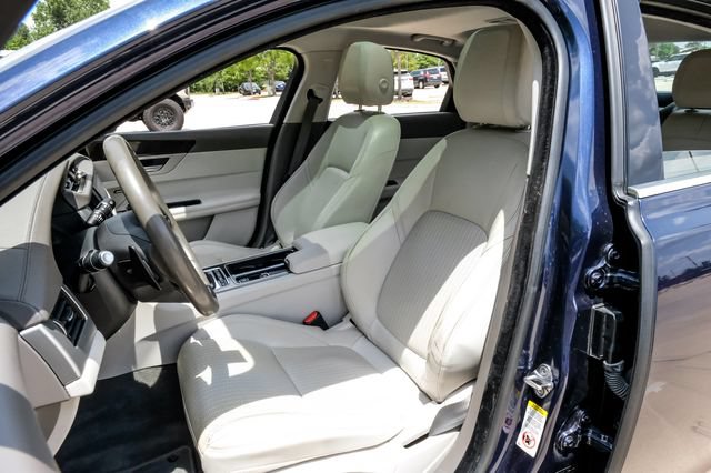Used 2016 Jaguar XF Prestige RWD image 39