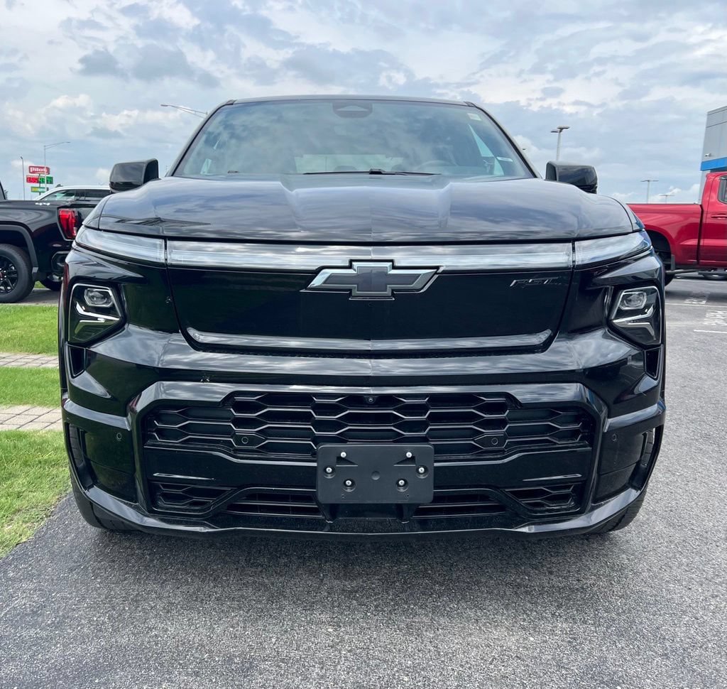 Used 2024 Chevrolet Silverado EV RST AWD/4WD image 3