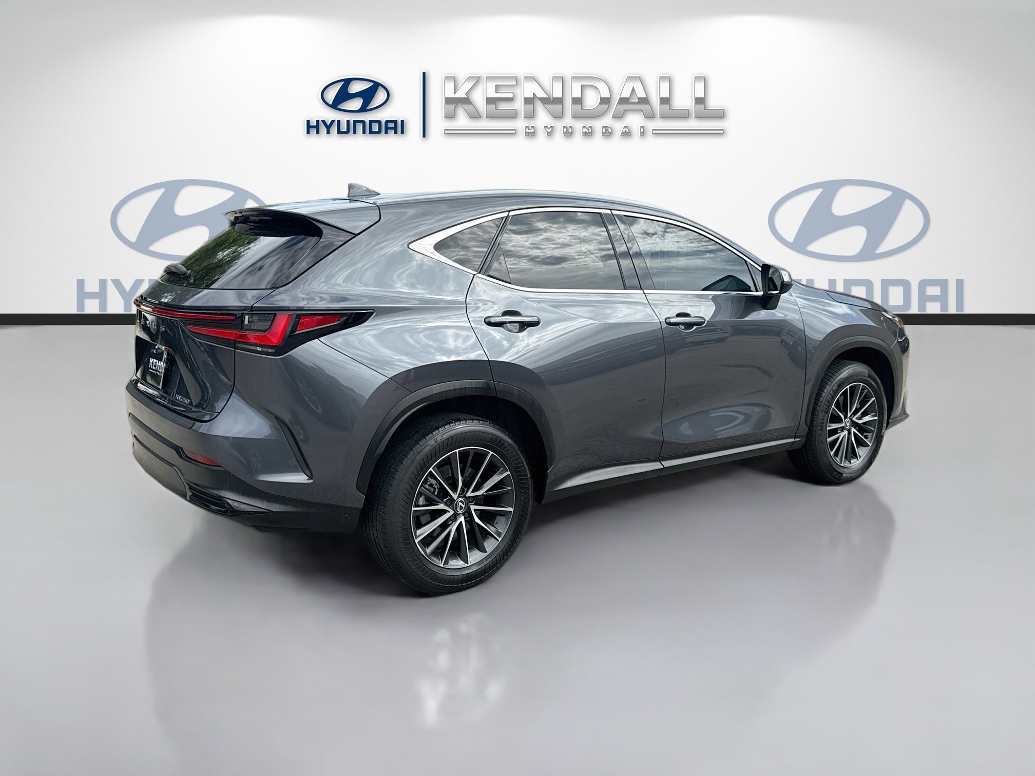 Used 2024 Lexus NX 250 FWD w/ Towing Package (2000 Lbs) image 6