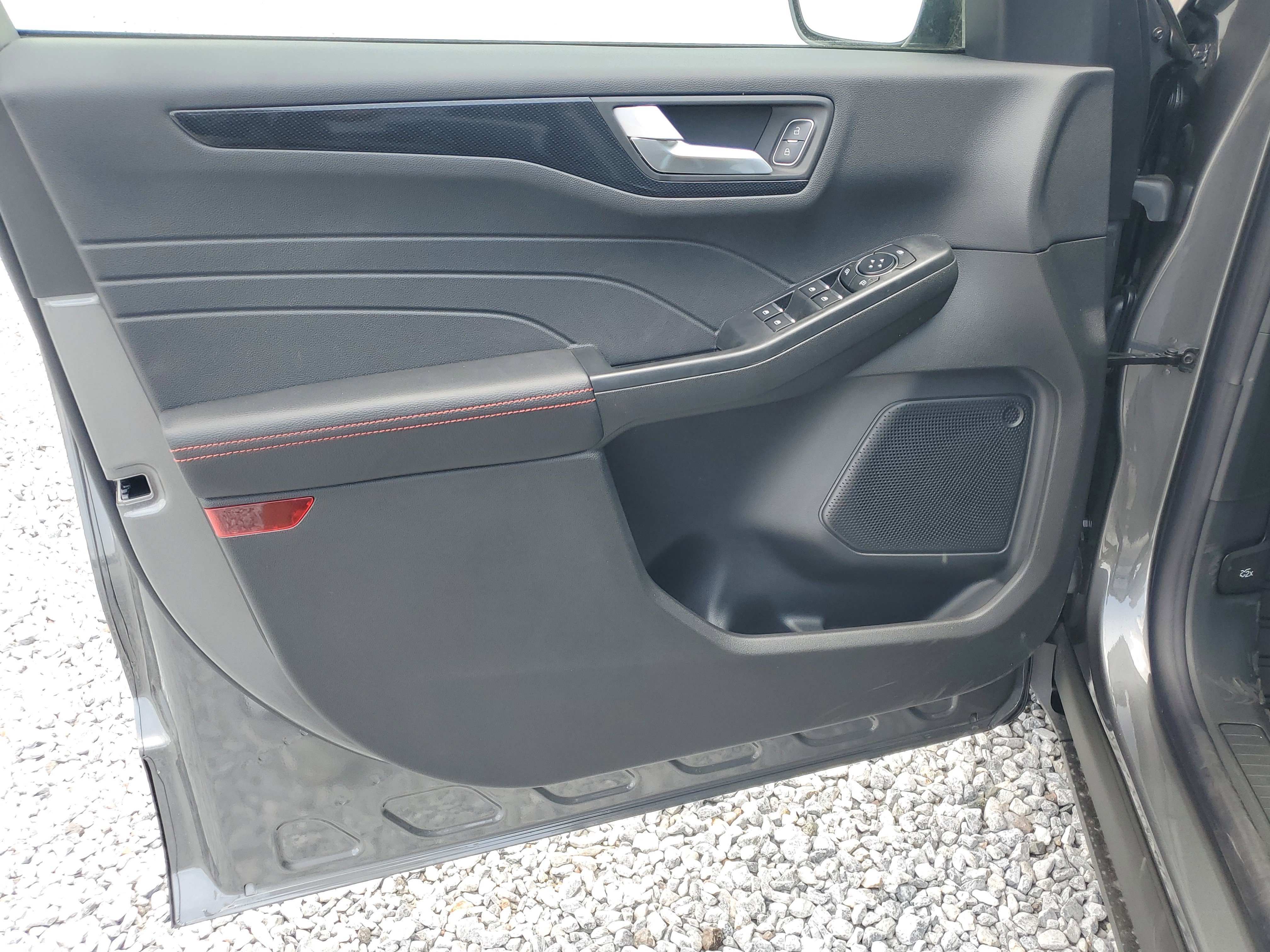 New 2025 Ford Escape ST-Line w/ Tech Pack #1 image 15