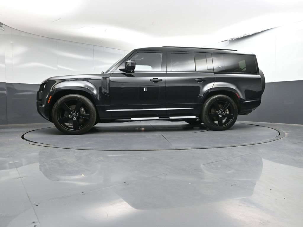 Used 2023 Land Rover Defender 130 X-Dynamic SE image 32