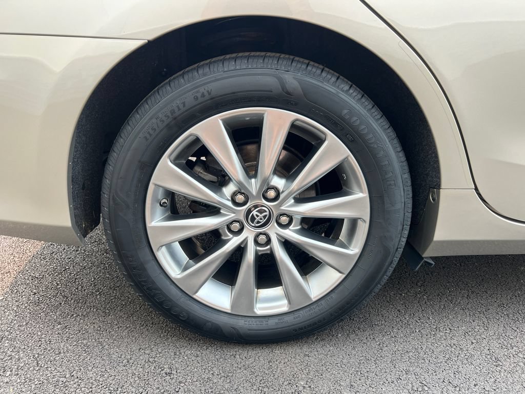 Used 2017 Toyota Camry XLE FWD image 30
