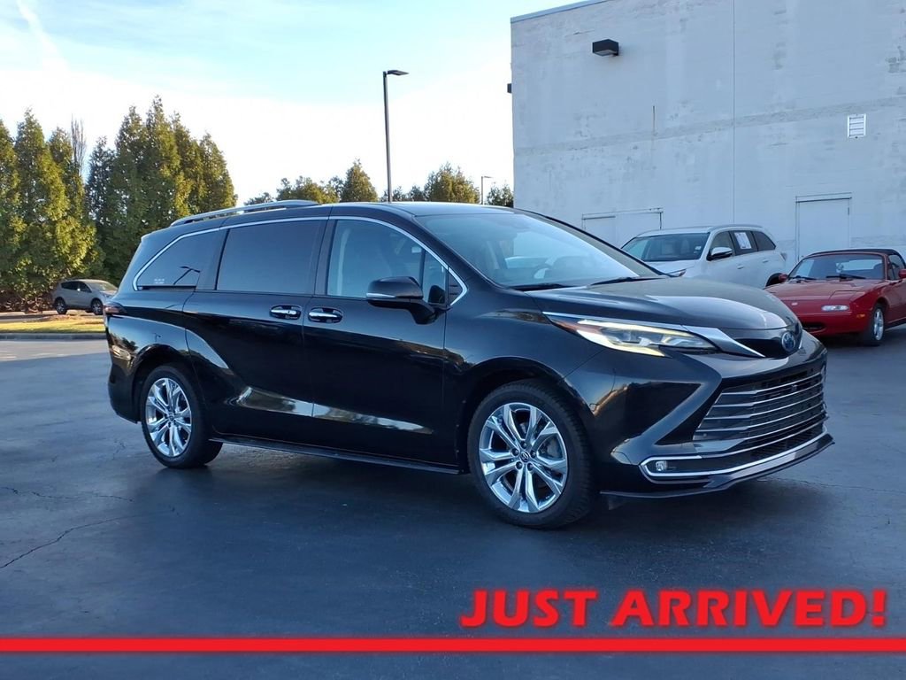 Used 2022 Toyota Sienna Platinum