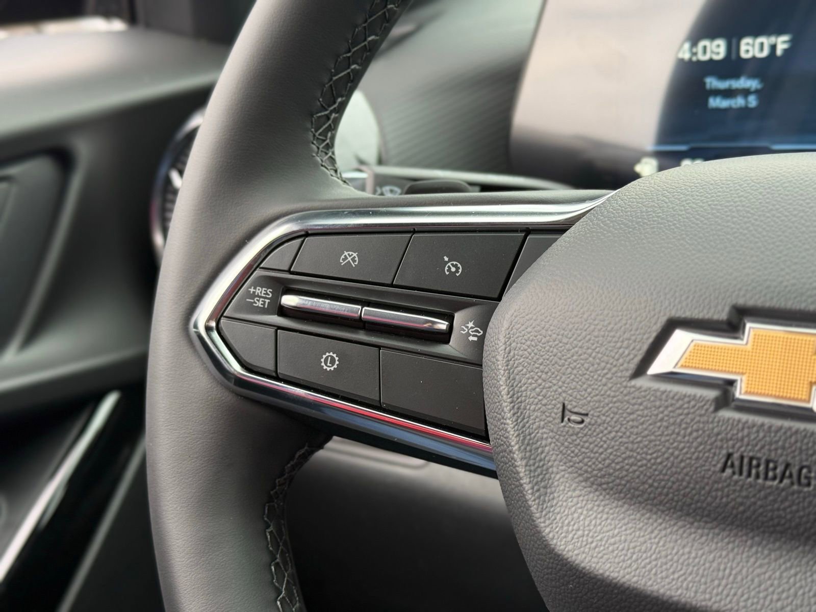 New 2026 Chevrolet Equinox LT image 24