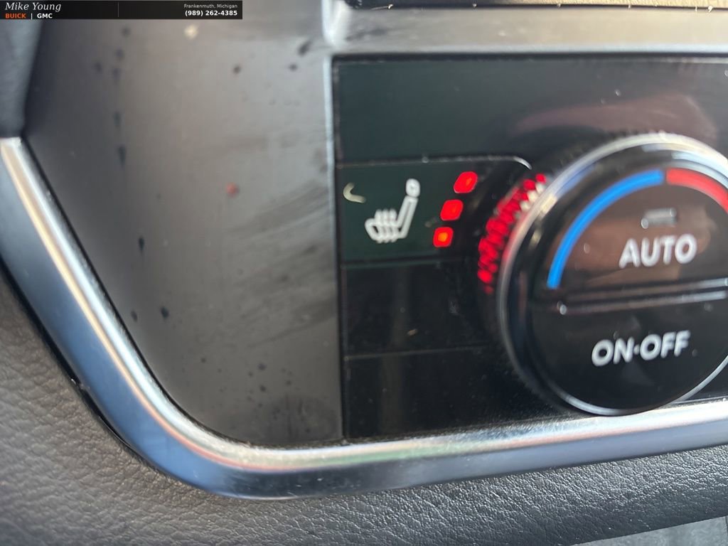 Used 2022 Nissan Rogue S image 26