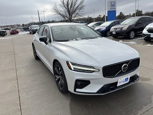 Used 2024 Volvo S60 B5 Core image 3