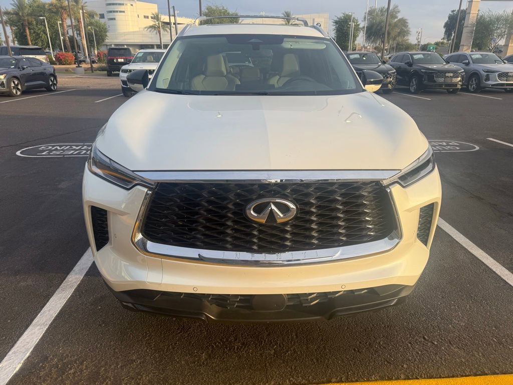 Used 2025 INFINITI QX60 Luxe w/ Lighting Package (N94) FWD image 2